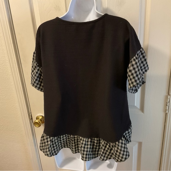 Doe & Rae Black Top with Checkered Sleeves - Picture 4 of 11